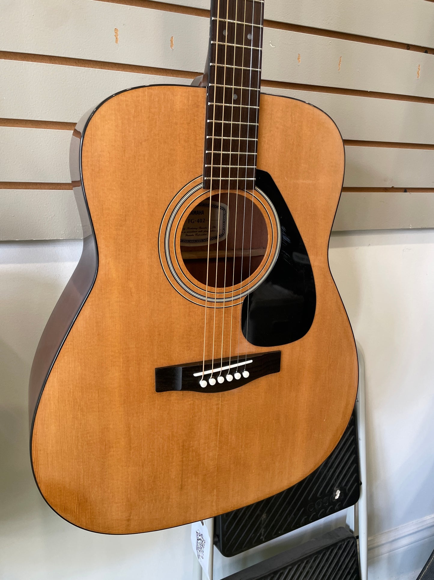 Yamaha FG-402