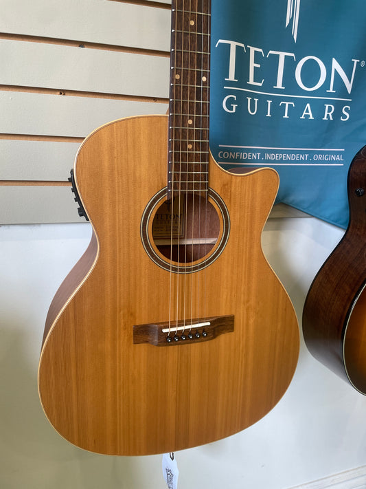 Teton Cedar/Mahogany Acoustic STA105CENT