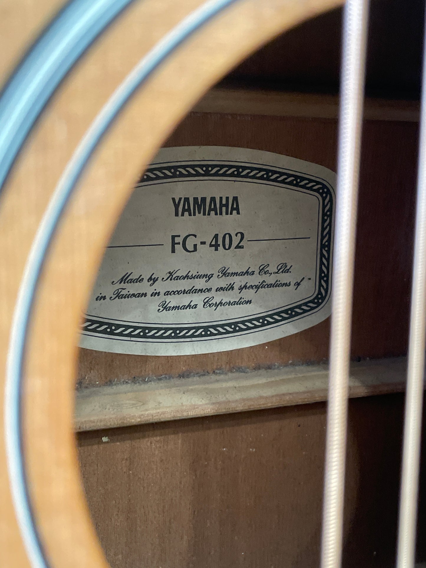 Yamaha FG-402