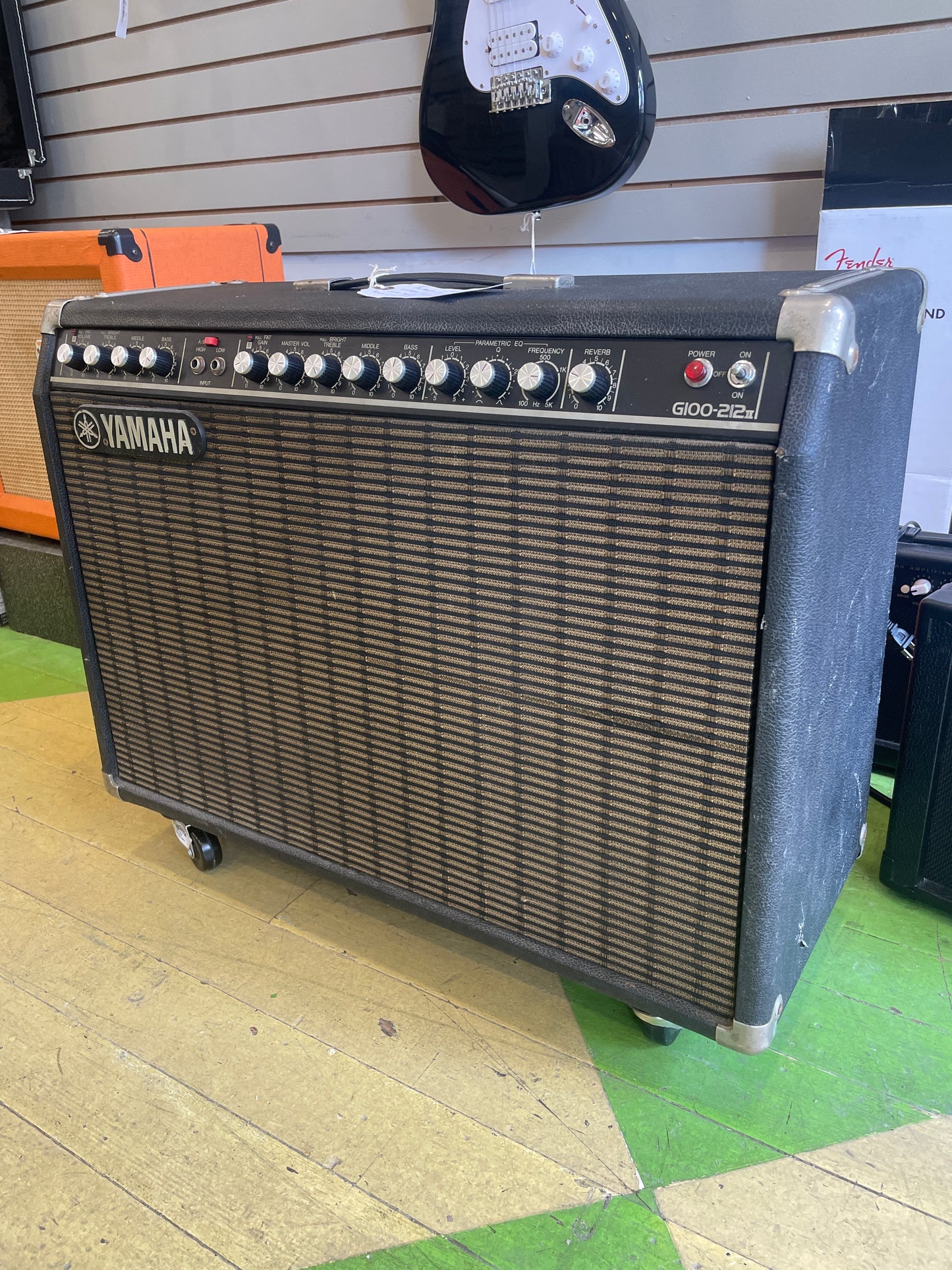 Yamaha G100-212II